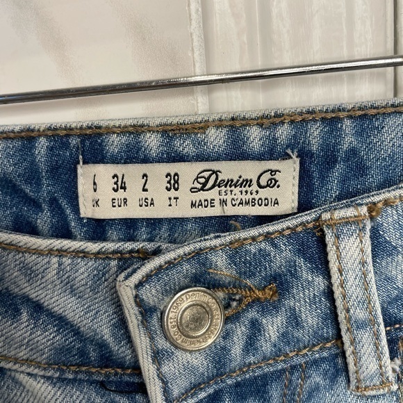 Zara | Highrise Straight Leg Jean With A Raw Hem - Picture 7 of 9